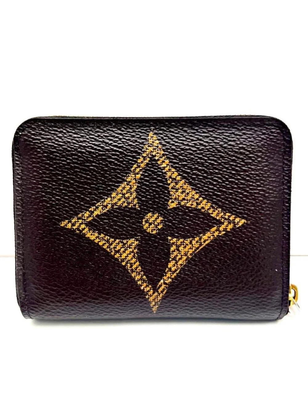 Louis Vuitton Shape Monogram Giant Zippy Coin Purse